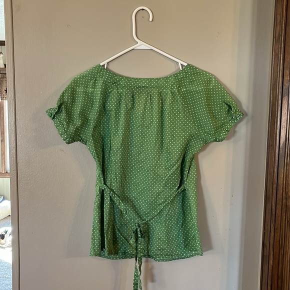 🔥price drop🔥 Apostrophe green and white polka dot  short sleeve top. Size S - Picture 2 of 5